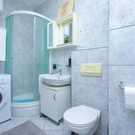 Apartman Maksim Omis