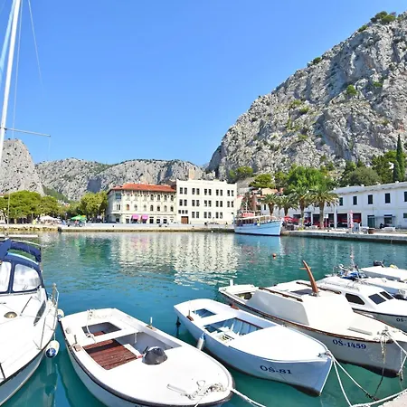 Apartman Maksim Omis